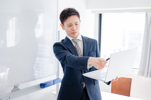 みんながやる副業サイトだけじゃ稼げない!ブルーオーシャン戦略を使おう みんながやる副業サイトだけじゃ稼げない!ブルーオーシャン戦略を使おう